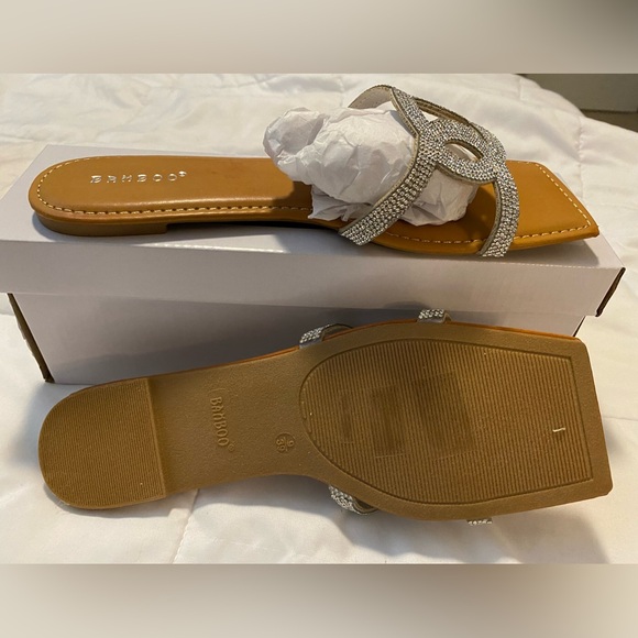 NEW in box, never worn. Bamboo Edge-21 sandal. Size 9 Silver square toe - Picture 4 of 6